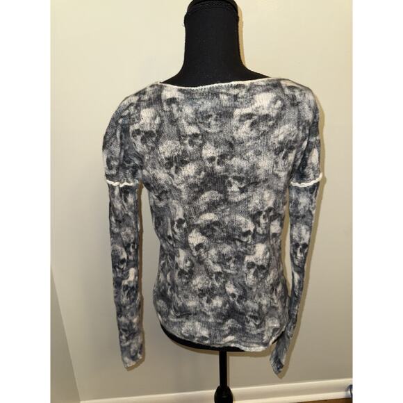 SKULL CASHMERE Women’s 100% Cashmere Skull Graphic Sweater Gray Small Goth Emo - Picture 4 of 6
